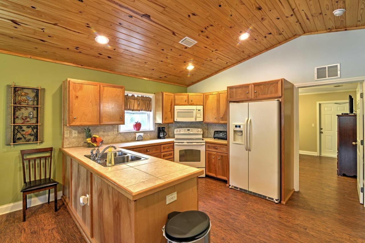 Crystal River Cottage On 1 Acre With Deck And Porch! Yankeetown Bagian luar foto