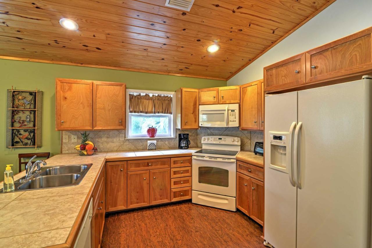 Crystal River Cottage On 1 Acre With Deck And Porch! Yankeetown Bagian luar foto