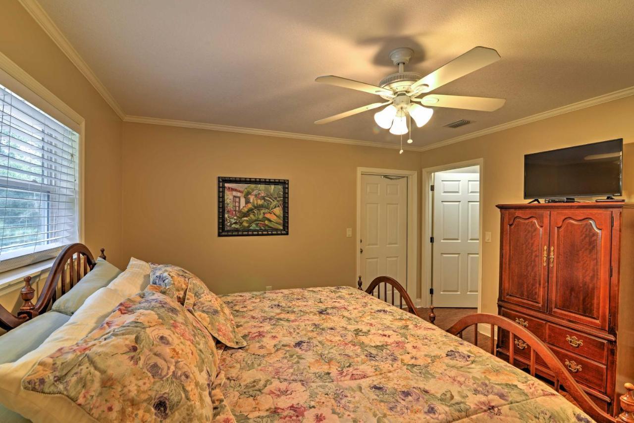 Crystal River Cottage On 1 Acre With Deck And Porch! Yankeetown Bagian luar foto